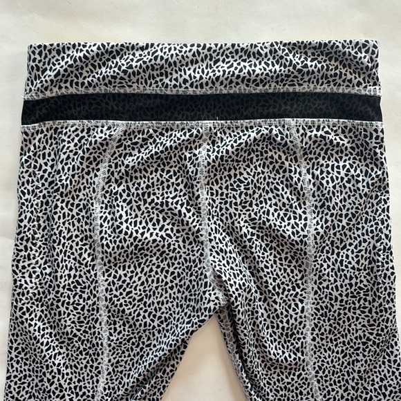 Lululemon Inspire Tight II Leggings in Miss Mosaic Running Workout Pants - Picture 14 of 16